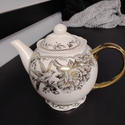 Beautiful Fine China Birds and Flowers 24 k plated Great Condition Very Clean