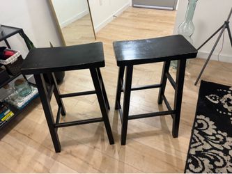 2 Solid wood stools