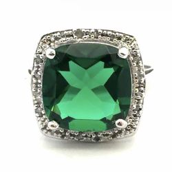 Woman’s Ladies 10k White Gold Cushion Cut Green Stone Ring Size 7 GP3119669