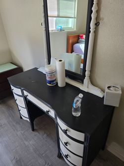 Vanity desk