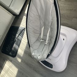 4Moms Mamaroo Swing