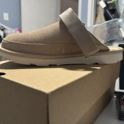 UGG kid’s golden star clog s6