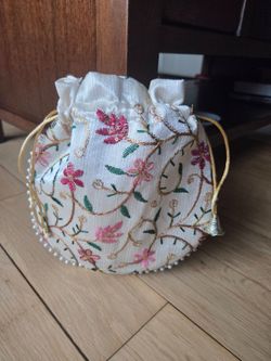 Handbag Silk Hand Embroidered, Pearls Accent Potli Bag Purse Pouch Clutch  Drawstring. Elegant India.