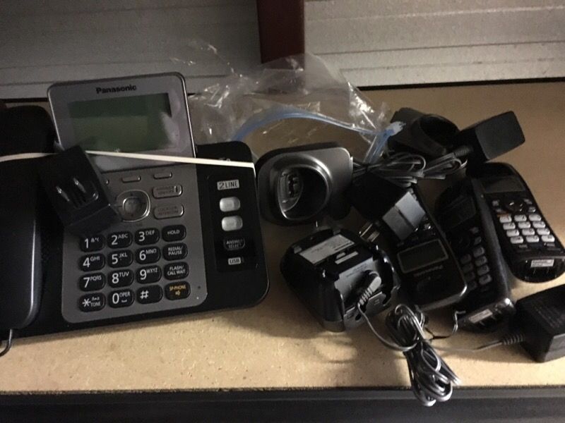panasonic kx tg 9471 land line phone plus three rechargeable units near new