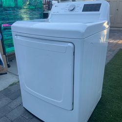LG Gas Dryer – Powers On – Needs to Be Tested (Gas Not Tested)