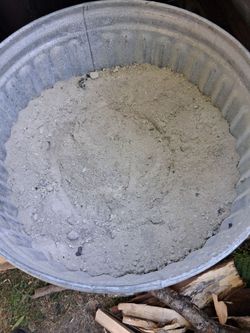 Free Unsifted Wood Ashes