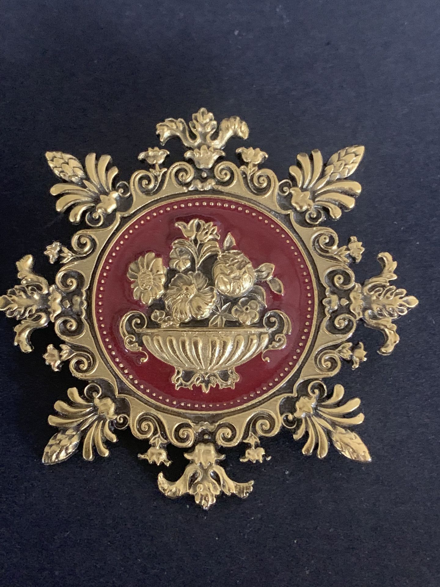 Vintage WHHA White House Brooch