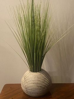 28* Artificial Grass In The Textured Ceramic Pot