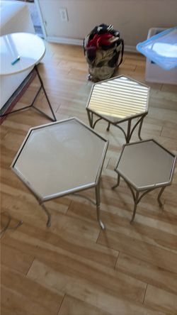 Metal nesting tables
