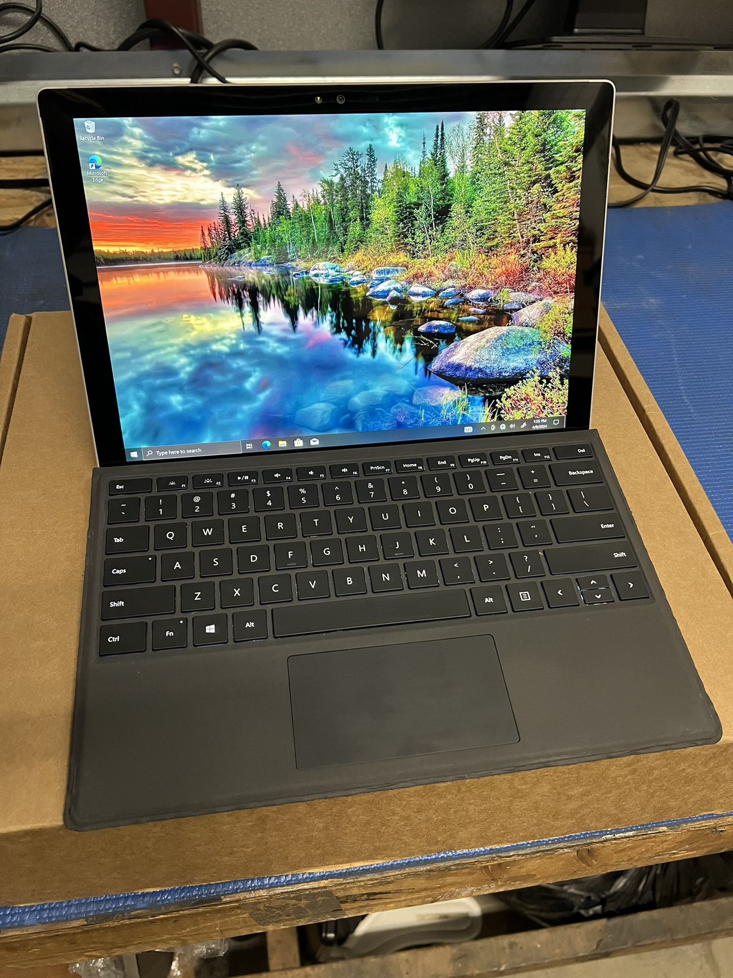 Microsoft Surface -i5-6300U- With Keyboard 