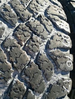285 70 17 one Goodyear Wrangler tire