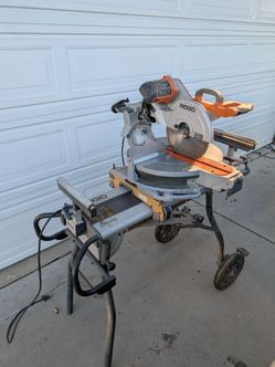 Ridgid miter saw with foldable table