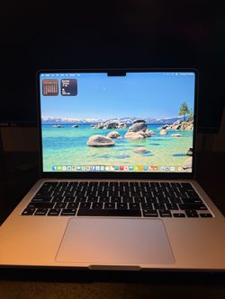 MacBook Air M2 13” 8GB RAM 256GB – Good Condition – Charger Included