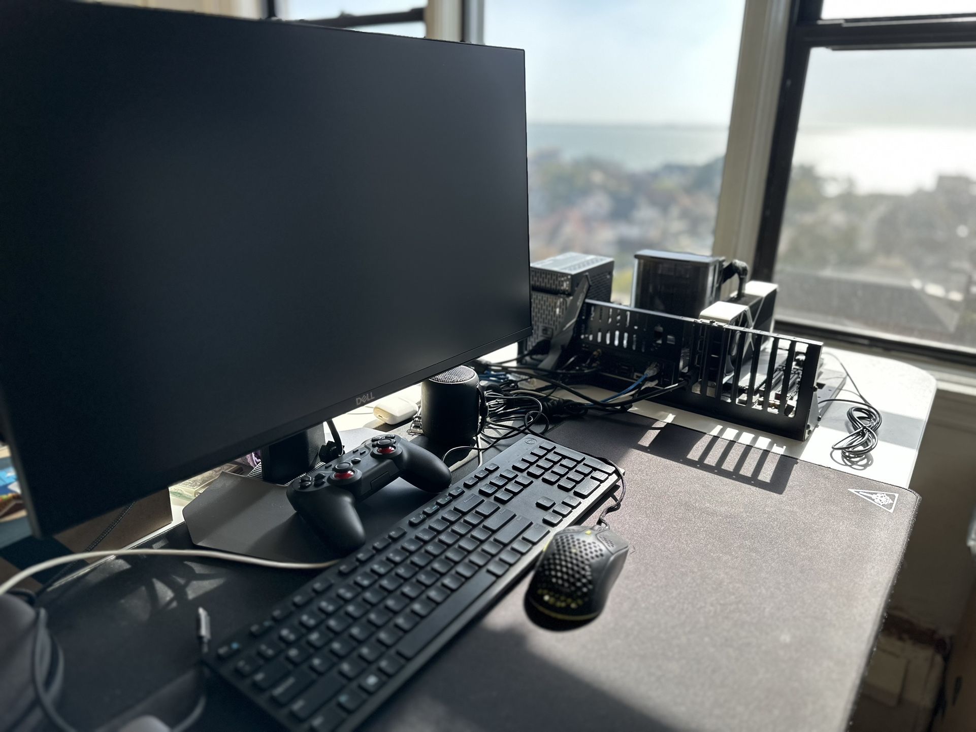 Open-Air Gaming PC Setup: i7-12700K, RTX 4060 Ti, 32GB RAM, 1TB NVMe 4.0 & 240Hz Monitor