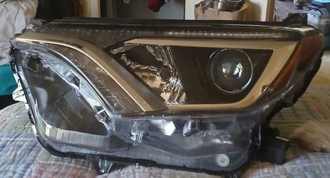 2016 to 2018 Toyota Rav4 Headlight