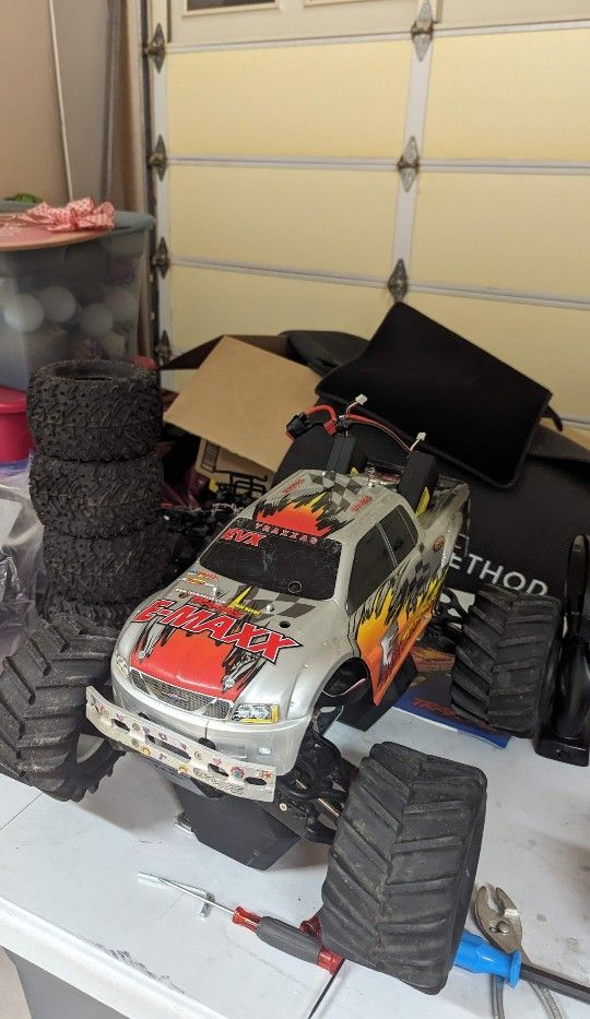 Traxxas E maxx RC Car