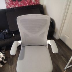 Soft Chair For Office Or Game Room! Best Offer Takes It ?