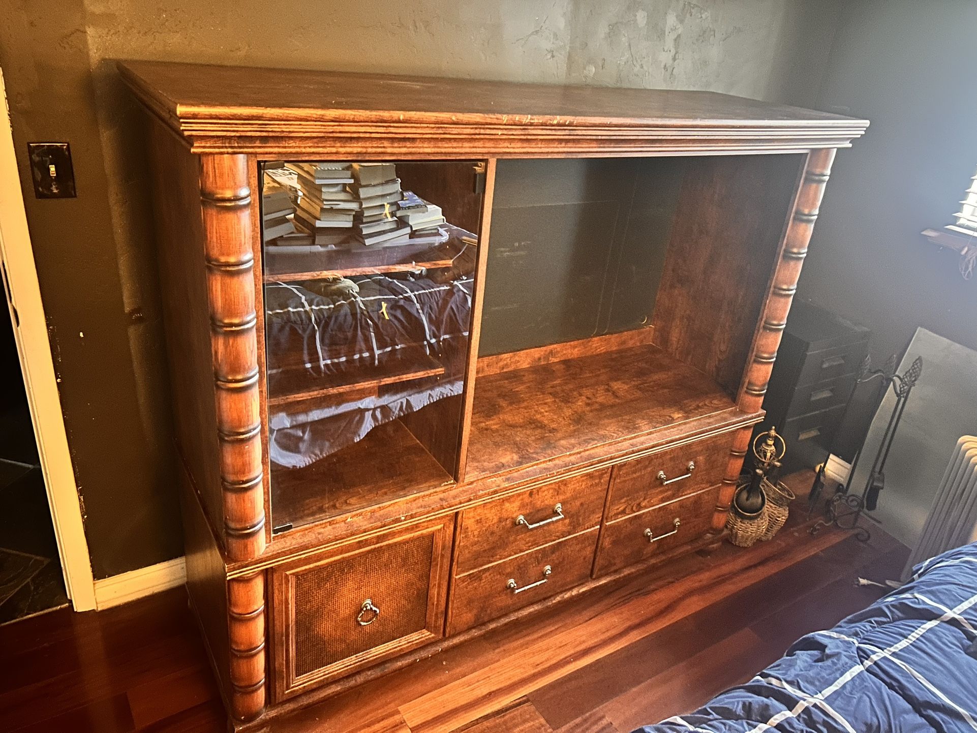Cabinet - TV Stand Armoire