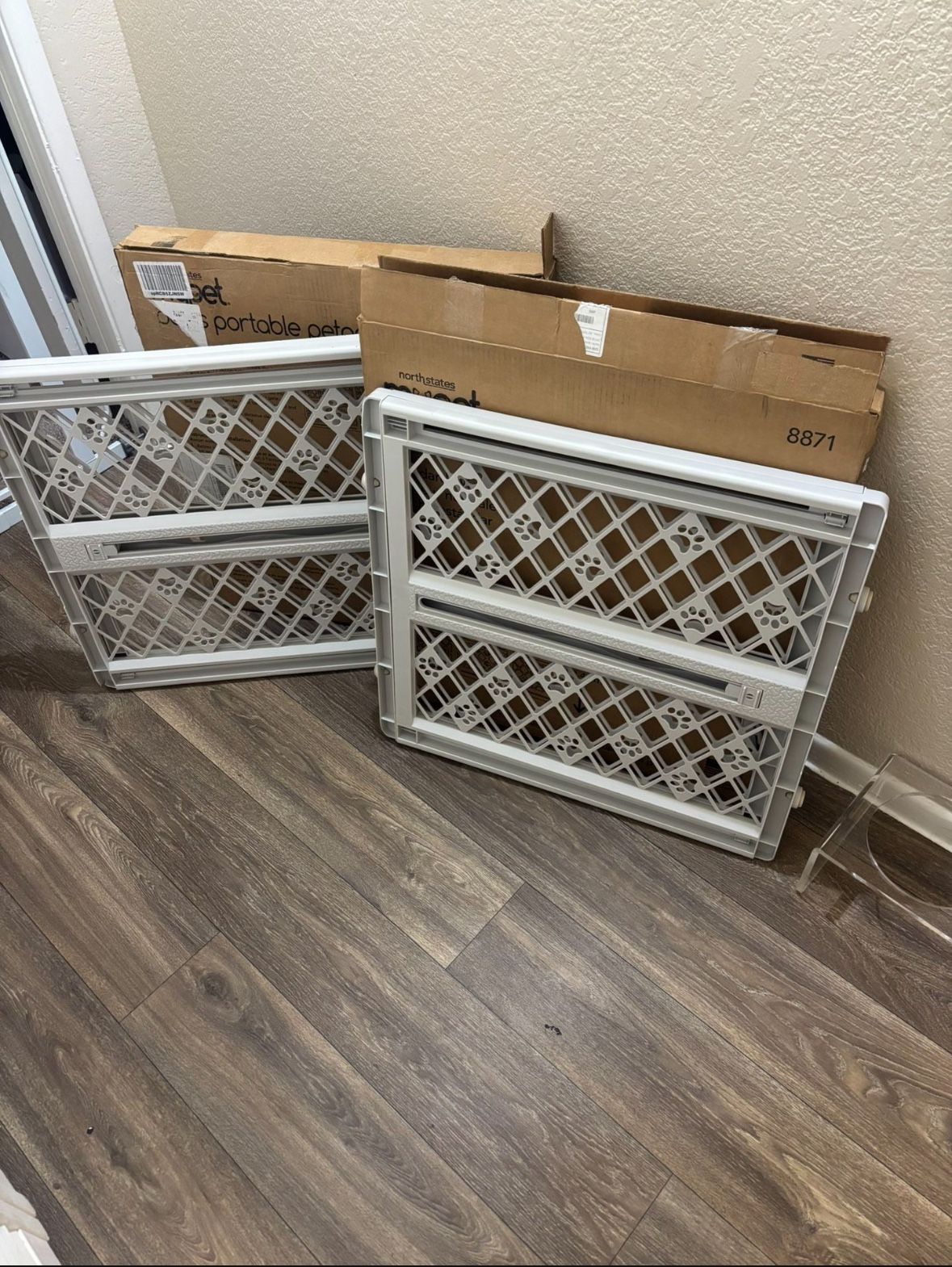Adjustable Pet Gate - Fits Openings 26” - 40”