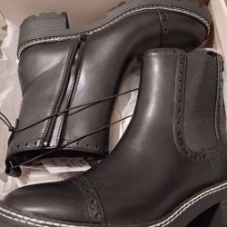 Ladies Zip Boots. Chunky Sole. New. Sz 8.5 $12