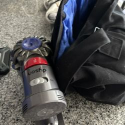 Dyson Vacuum  Wireless Charge Vacuum 