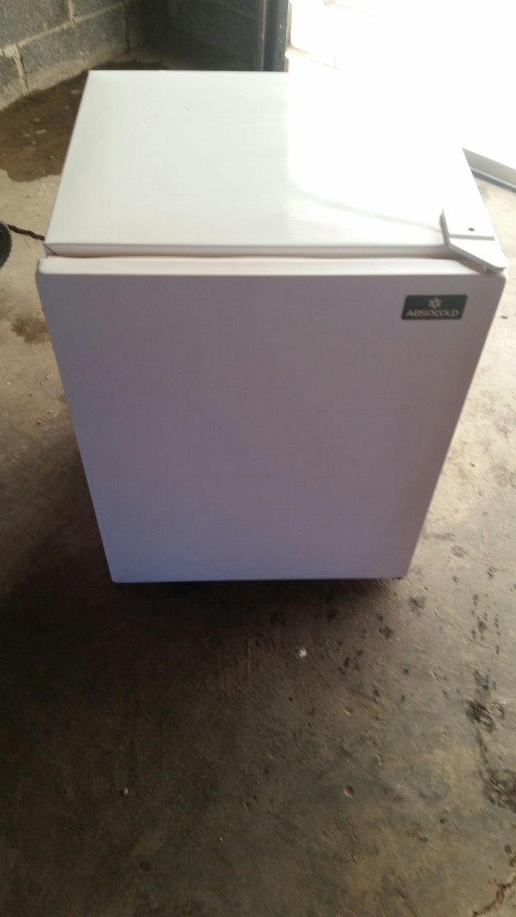 Mini fridge
