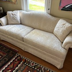 Vintage Serpentine Sofa – Hickory & White – Ivory Damask – Excellent Condition