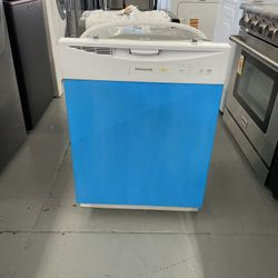 Frigidaire 24 in. White Front Control Smart Built-In Tall Tub Dishwasher