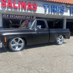 American Racing Vn515 Polished 22 Staggered 22x9 - 22x11 With 265/35/22 - 295/30/22 Tires