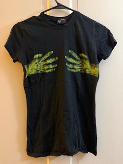 Zombie hands tee