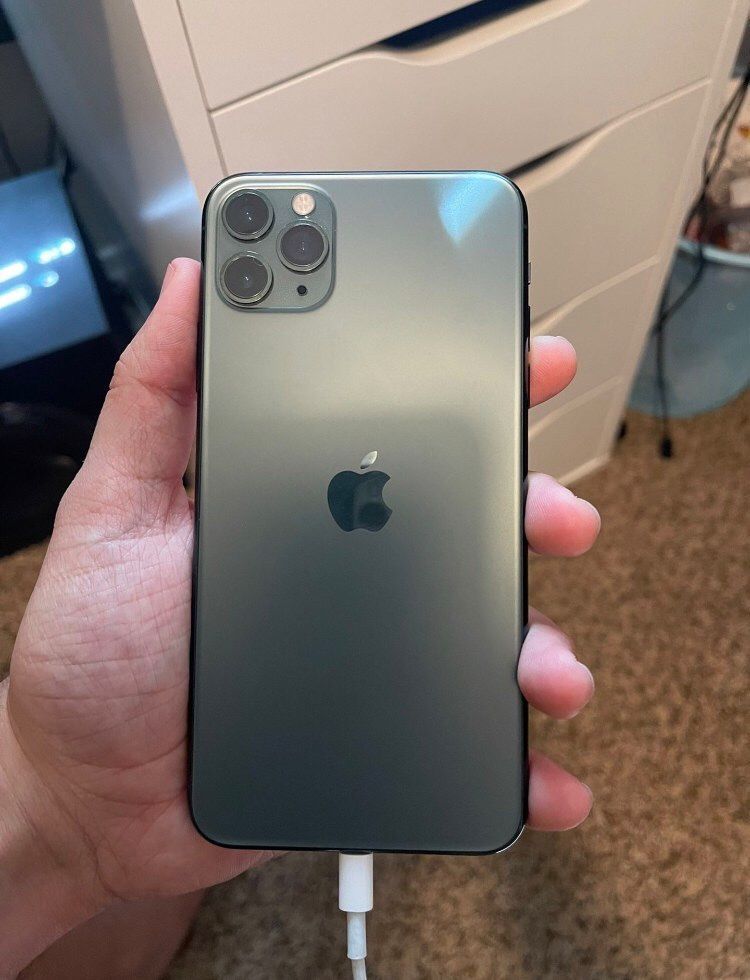 iPhone 11 Pro Max 256 Gb Unlocked for Sale in Los Angeles, CA OfferUp