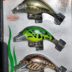 a vintage Mister Twister Sportfisher "Mister Crank Bait" Pack. It contains three shallow-diving crankbaits weighing 1/4 oz each, pre-rigged with genui