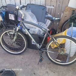 MOUNTAIN BIKE 26" WHEELS