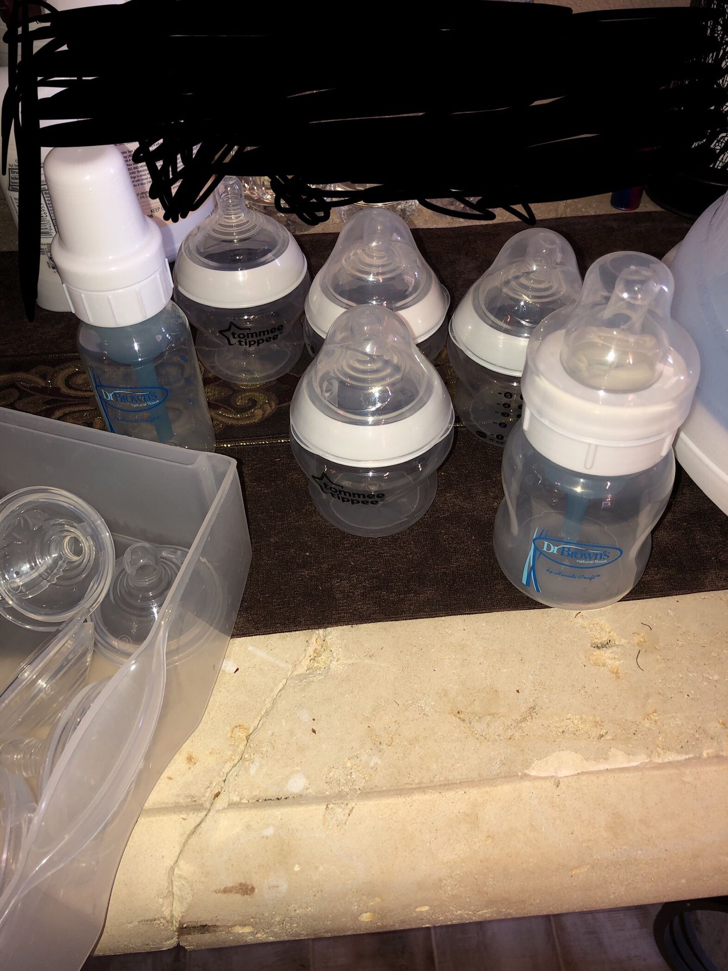 FREE Dr Browns , Tommee Tippee bottles, Munchkin sterilizer, dozens of size 0-1 nipples for Tommee Tippee