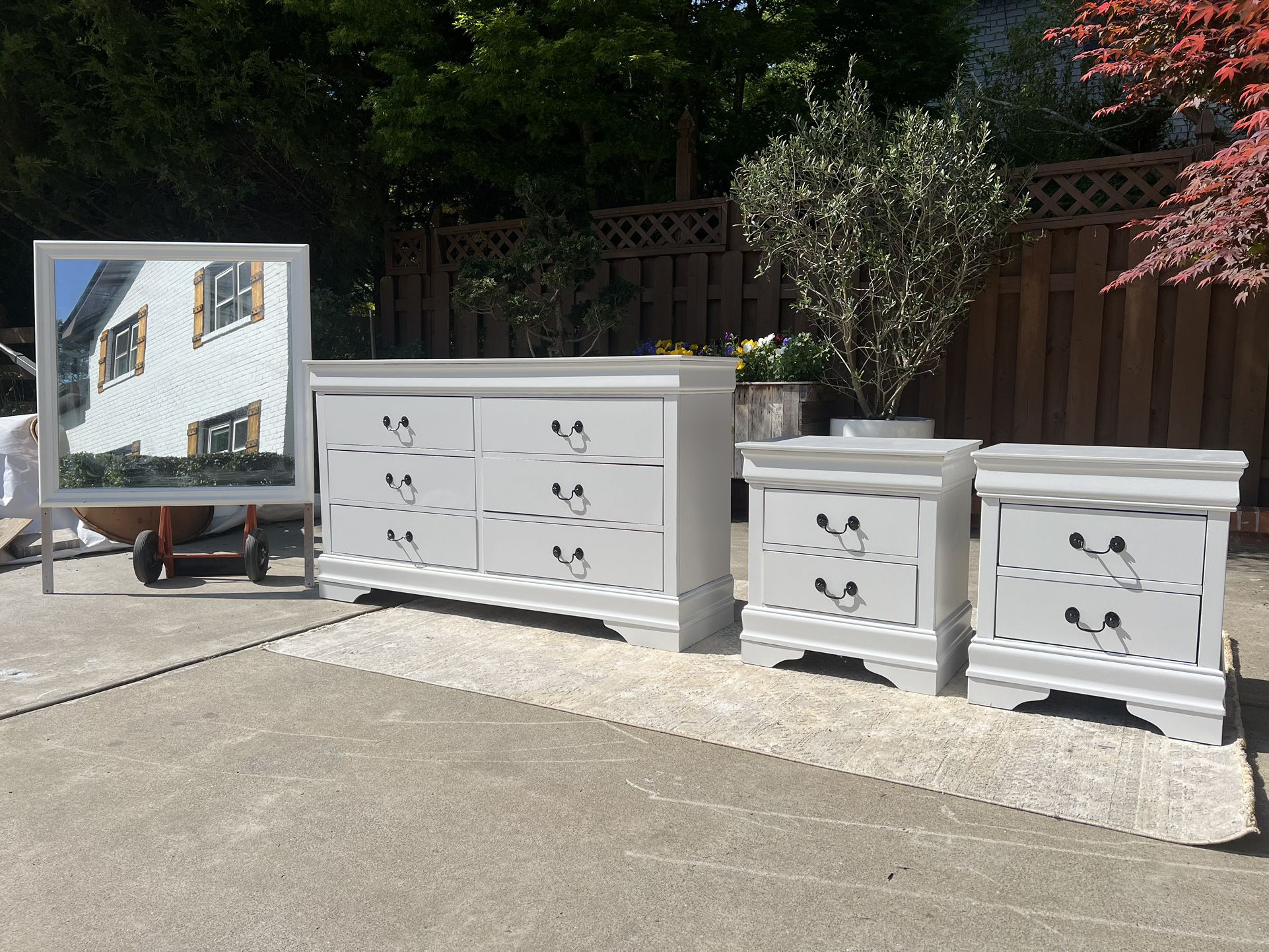 REFINISHED COASTER 6 drawers dressers and 2 nightstands+FREE Mirror $375 CAN DELIVER for a fee!