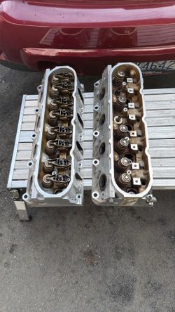 08’ Chevrolet 5.3 vortec heads (pair)