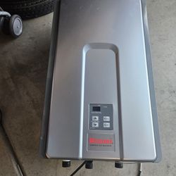 Rinnai Propane Thankless Water Heater 