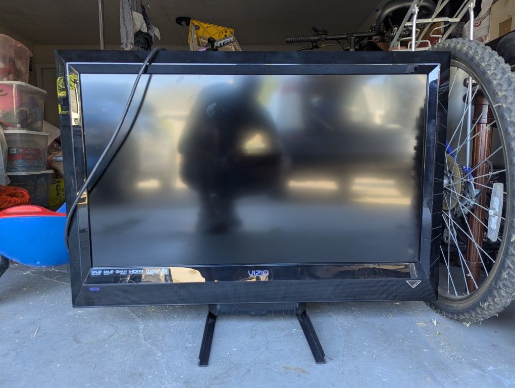 32 Inch Vizio TV with Remote