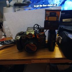 Canon Camera With Flash Bulb And Case 