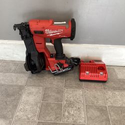 Milwaukee 2909-20 Coil Roofing Nailer With Battery And Charger 