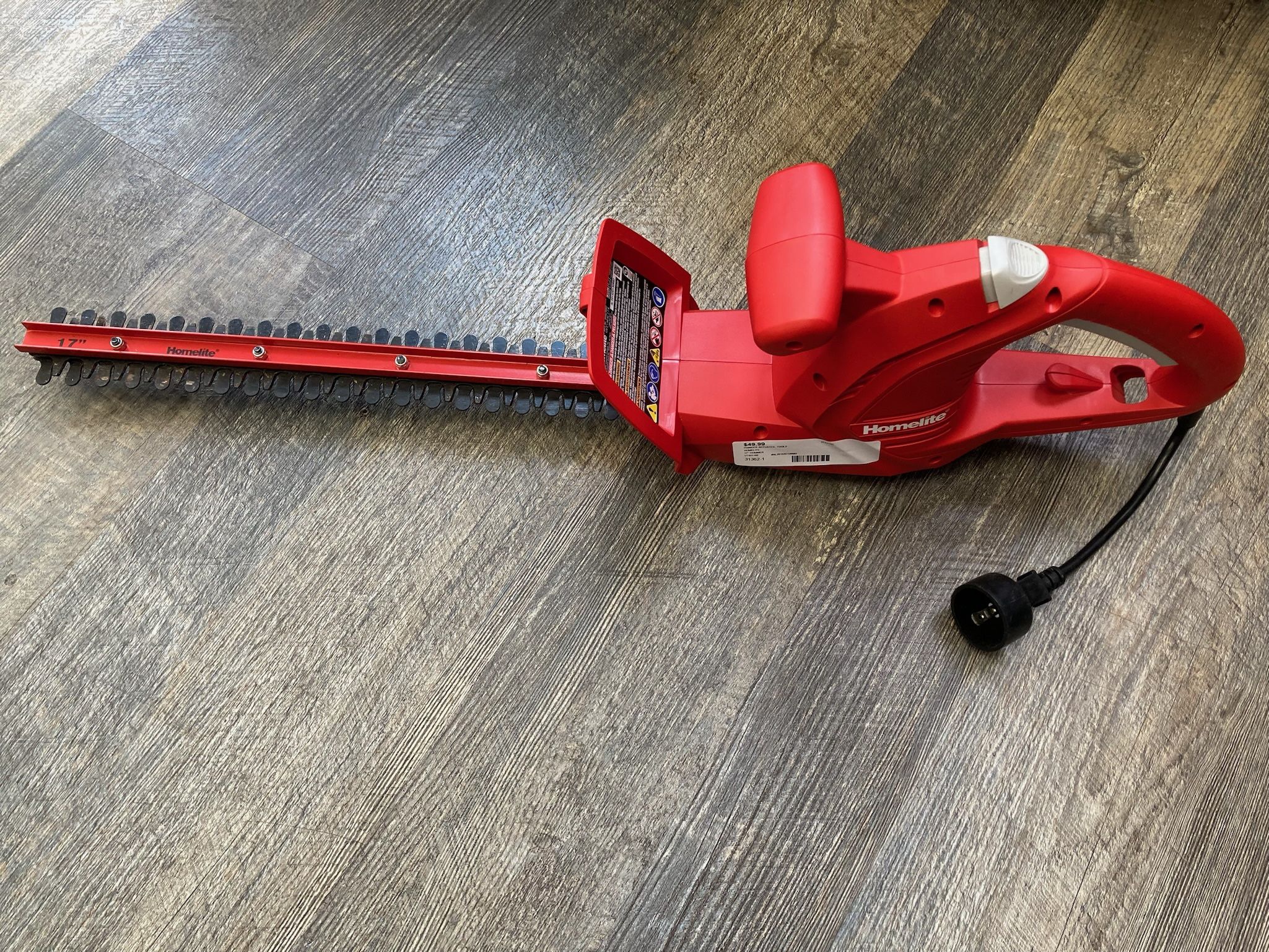 Skoleuddannelse Meningsfuld redaktionelle Homelite UT44110E 17” Corded 2.7 Amp Electric Hedge Trimmer for Sale in  Lynn, MA - OfferUp