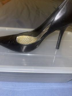 Guess Pumps