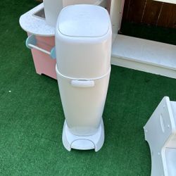 Genie Diaper Trash can