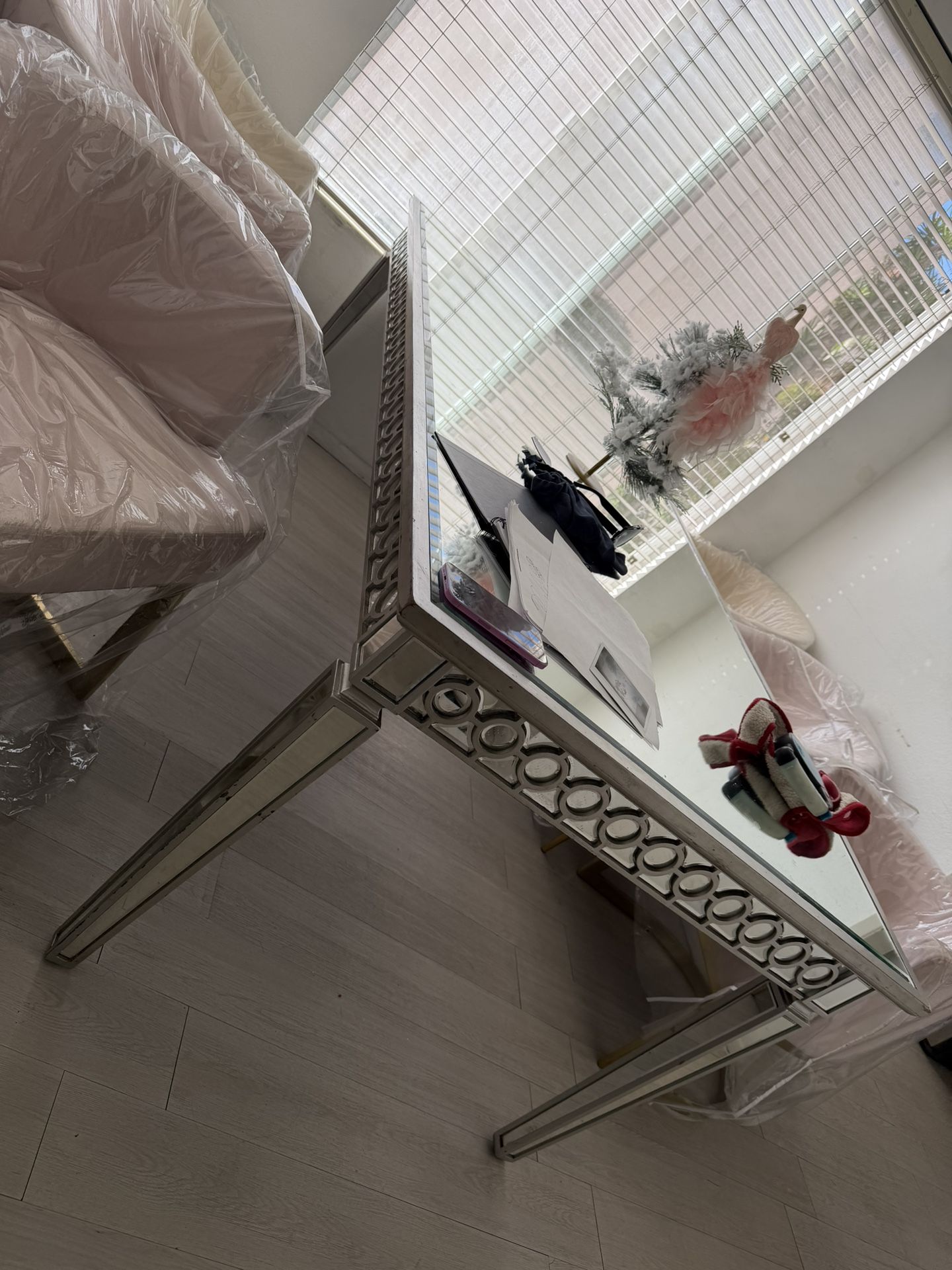 Z Gallery Table