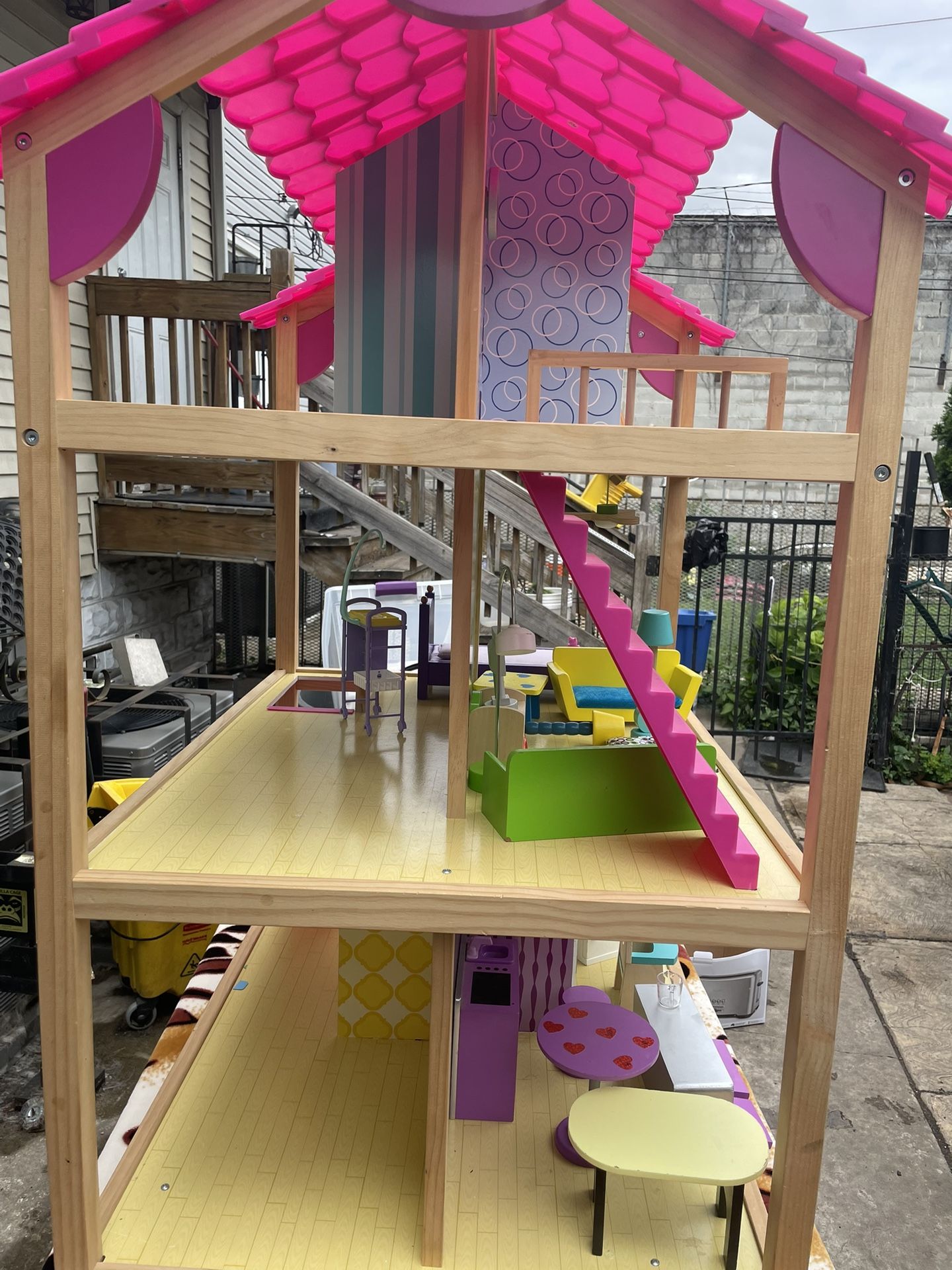 Casita de muñecas con accesorios