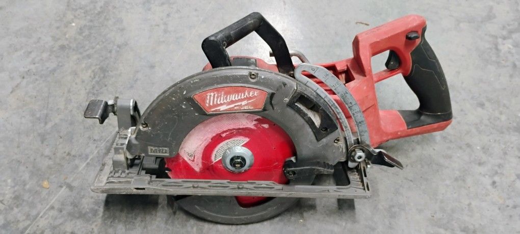 Milwaukee M18 FUEL 18V Lithium-Ion Cordless 7-1/4 in. Rear Handle Circular Saw (Tool-Only)