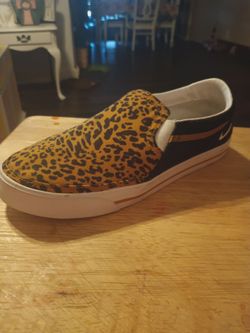 Nike shoes size 8 asking $50 obo
