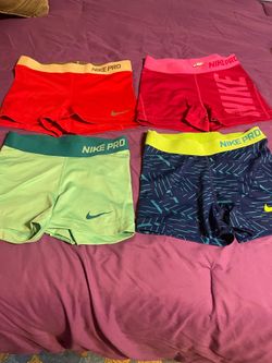 Nike Pro women’s running shorts small