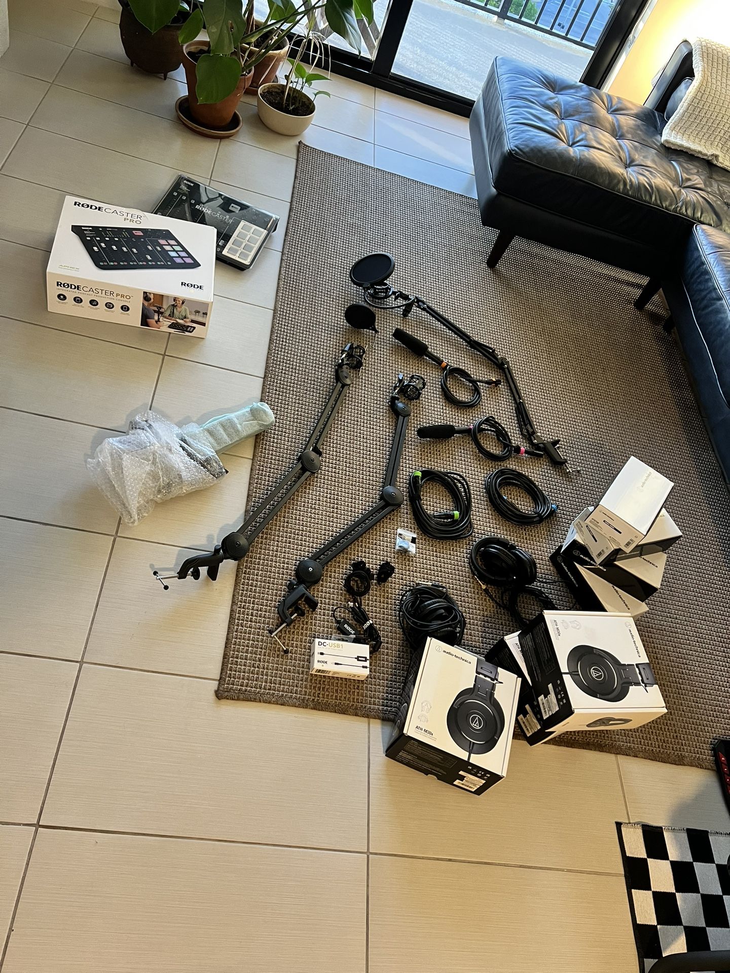 Podcast Set Up Kit Rodecaster