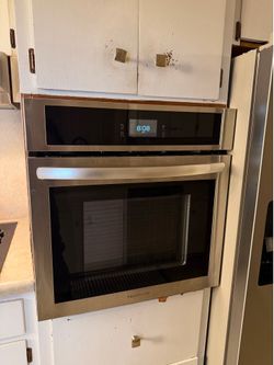 Frigidaire 27in Wall Oven w/ Convection